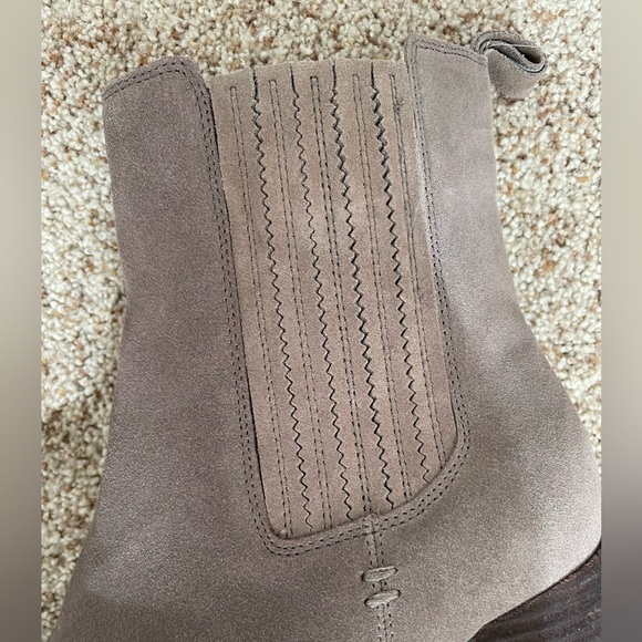 NWOT Blondo Waterproof Suede Taupe Zip Up Boots Size 9 - Picture 6 of 10